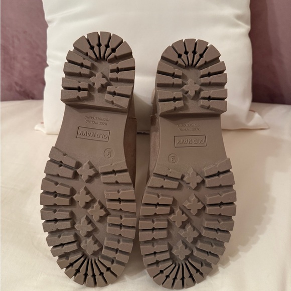 Old Navy chunky heel boot - Picture 4 of 4